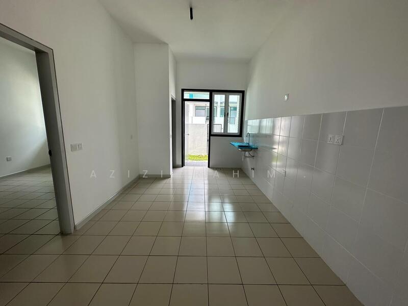 For Rent - Kitchen Cabinet 2 Storey Terrace Serenia Ariya