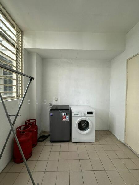 For Rent - Midfields