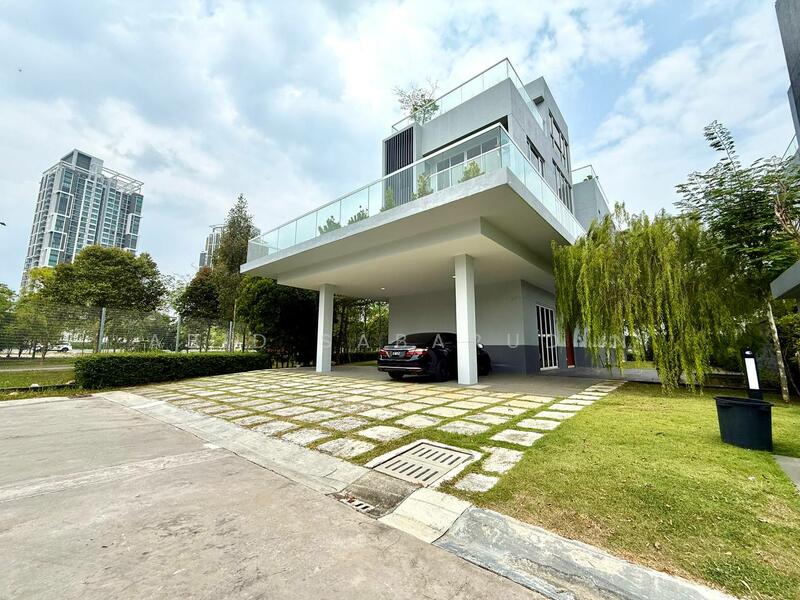 For Sale - Luxurious 4 Storey Corner Lot Bungalow @ LakeFront Villa, Cyberjaya