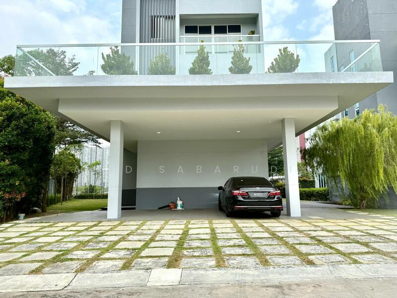 For Sale - Luxurious 4 Storey Corner Lot Bungalow @ LakeFront Villa, Cyberjaya