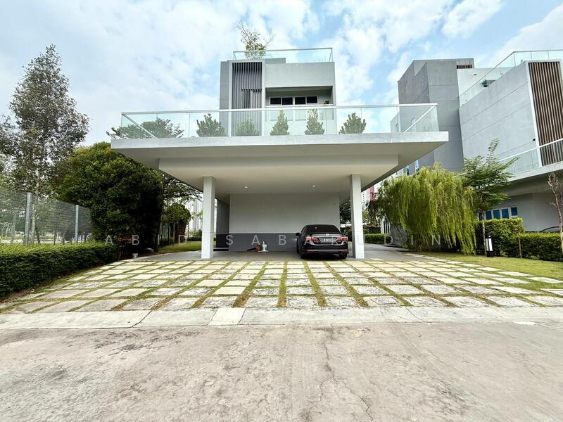 For Sale - Luxurious 4 Storey Corner Lot Bungalow @ LakeFront Villa, Cyberjaya