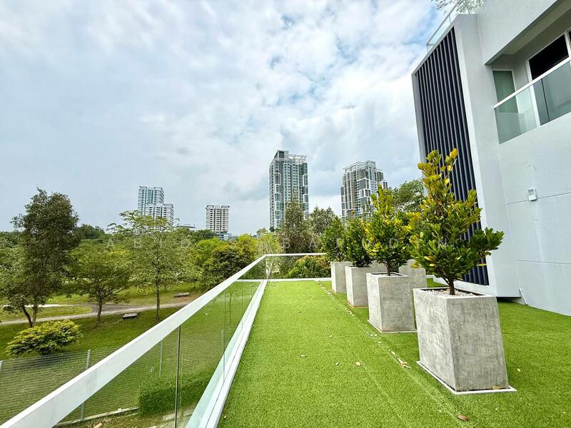 For Sale - Luxurious 4 Storey Corner Lot Bungalow @ LakeFront Villa, Cyberjaya