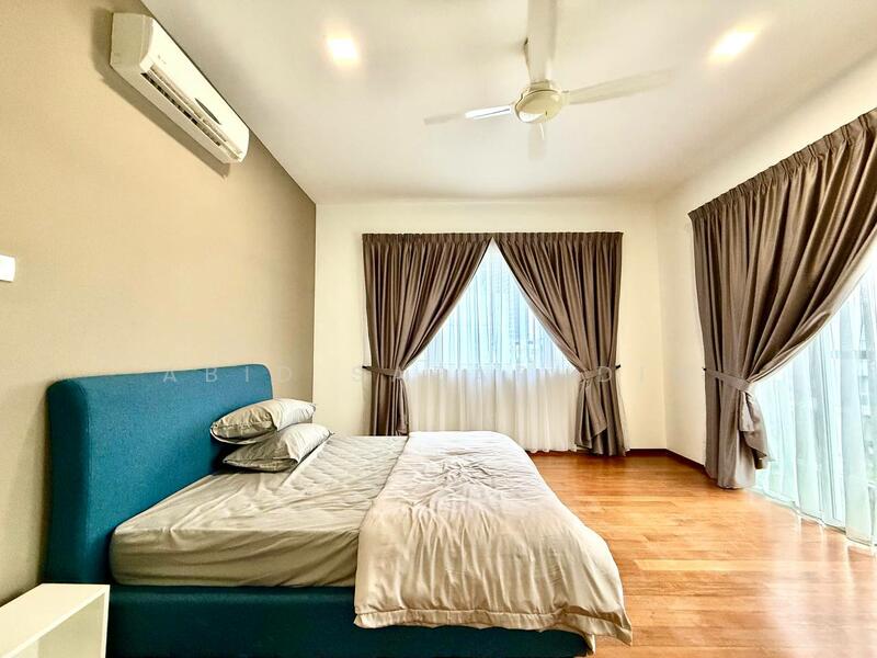 For Sale - Luxurious 4 Storey Corner Lot Bungalow @ LakeFront Villa, Cyberjaya