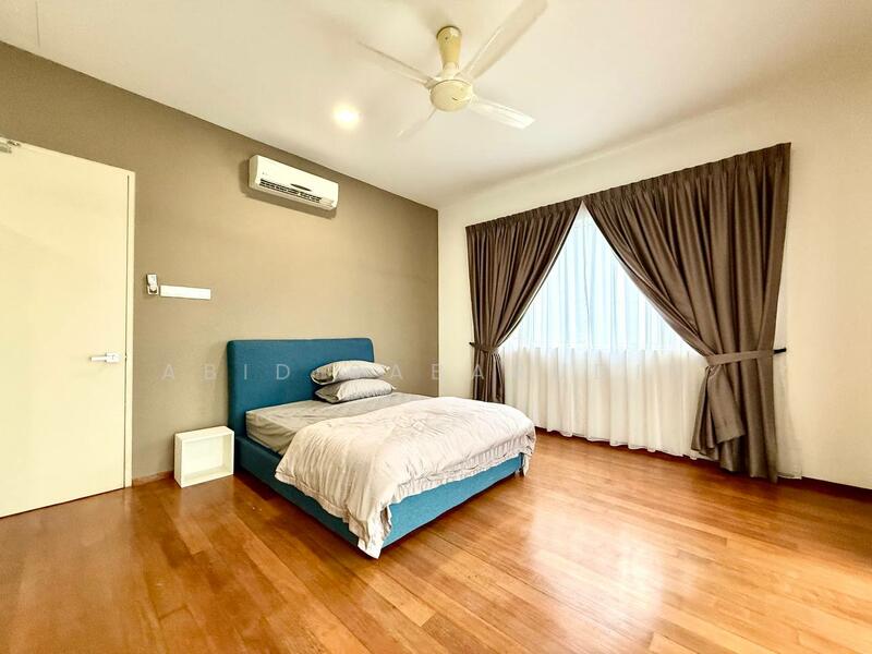 For Sale - Luxurious 4 Storey Corner Lot Bungalow @ LakeFront Villa, Cyberjaya