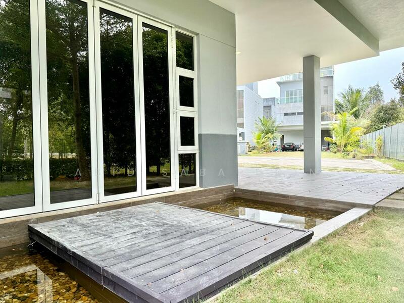 For Sale - Luxurious 4 Storey Corner Lot Bungalow @ LakeFront Villa, Cyberjaya