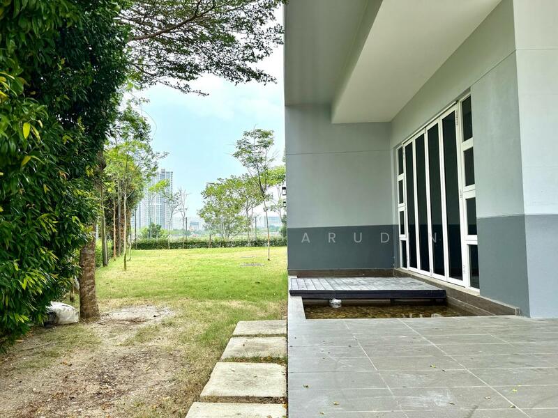 For Sale - Luxurious 4 Storey Corner Lot Bungalow @ LakeFront Villa, Cyberjaya