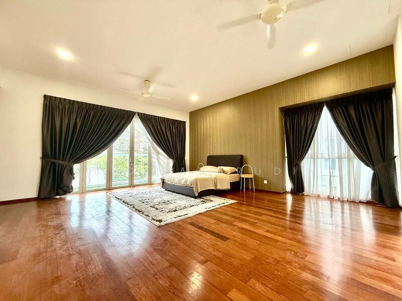For Sale - Luxurious 4 Storey Corner Lot Bungalow @ LakeFront Villa, Cyberjaya