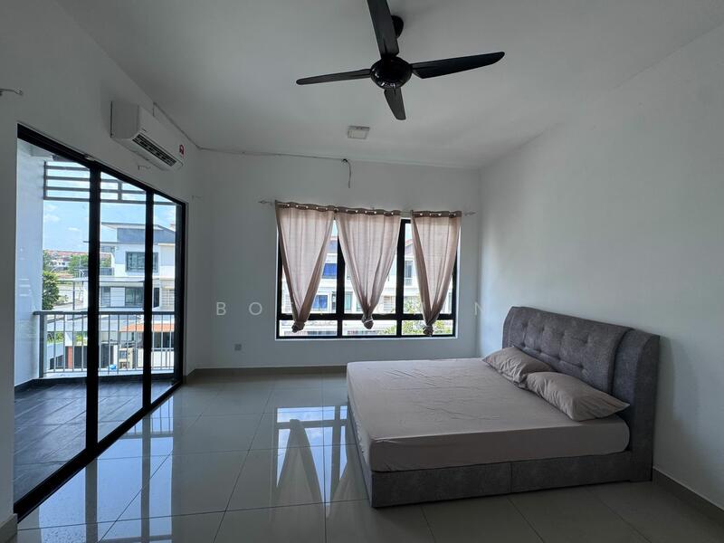 Untuk Disewa - Setia Utama 2 fully Furnished 2.5 Storey Setia Alam