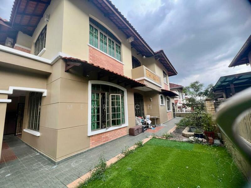 Untuk Dijual - Ulu Tiram Taman Pelangi Indah Double Storey Semi D