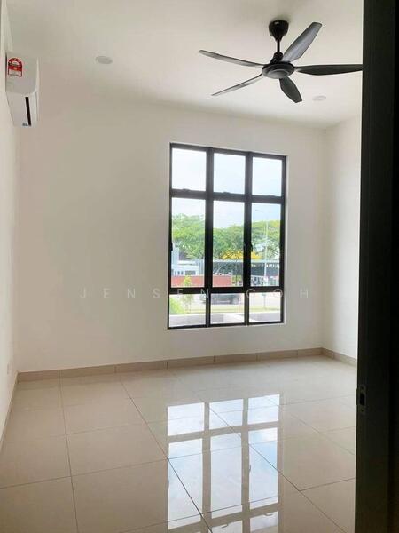 For Rent - The Straits View