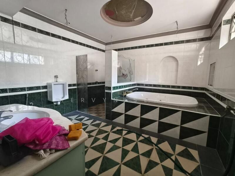 Untuk Dijual - LEBUH RAMBAI