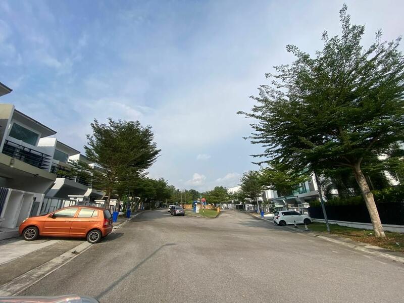 For Sale - Terraced House at Laman Glenmarie