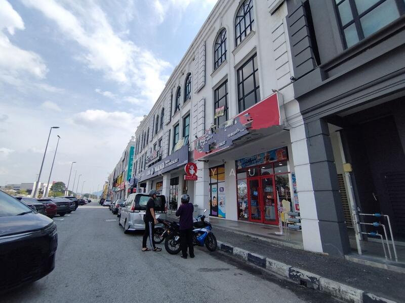 For Sale - Ipoh simee bond square 3 storey shoplot for sale