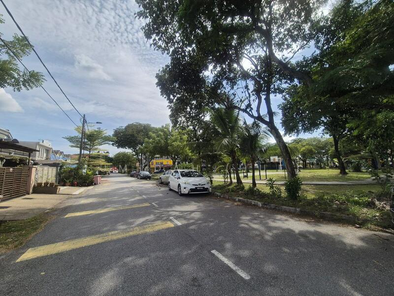 Facing Playground 2 Storey House Intermediate , PJS 10 Taman Subang Indah Petaling Jaya For Sale.