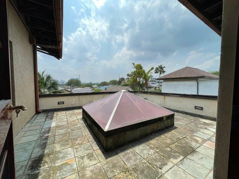 Untuk Disewa - 2.5 Storey Bungalow House @ Jalan Gasing Section 5 Petaling Jaya