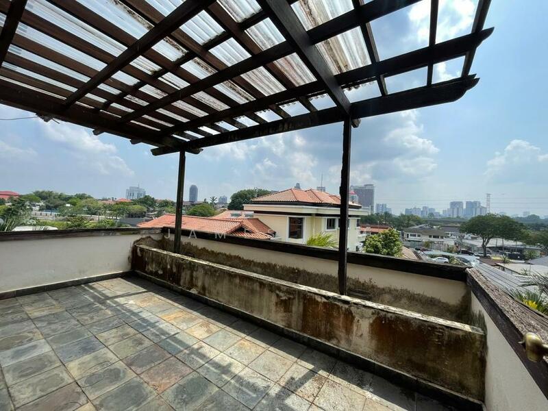 Untuk Disewa - 2.5 Storey Bungalow House @ Jalan Gasing Section 5 Petaling Jaya