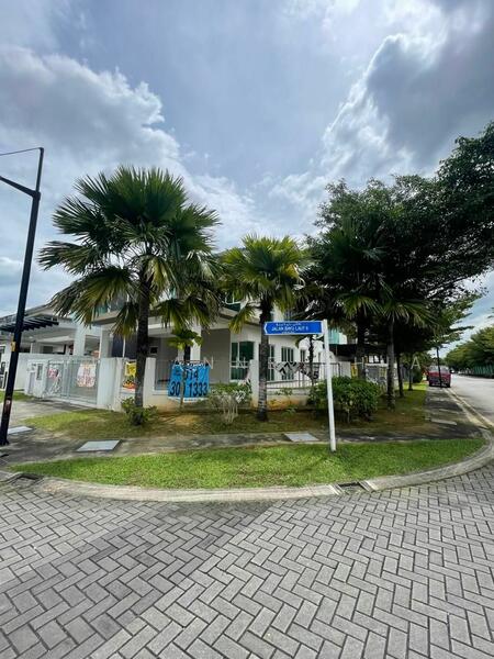 For Sale - Semi-Detached House at d'Laman Greenville