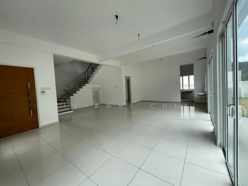 For Sale - Semi-Detached House at d'Laman Greenville