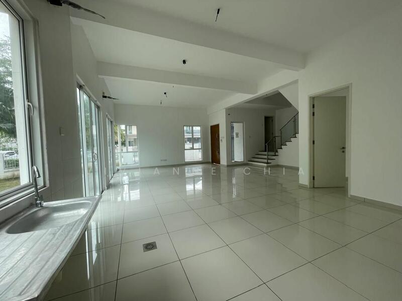 For Sale - Semi-Detached House at d'Laman Greenville