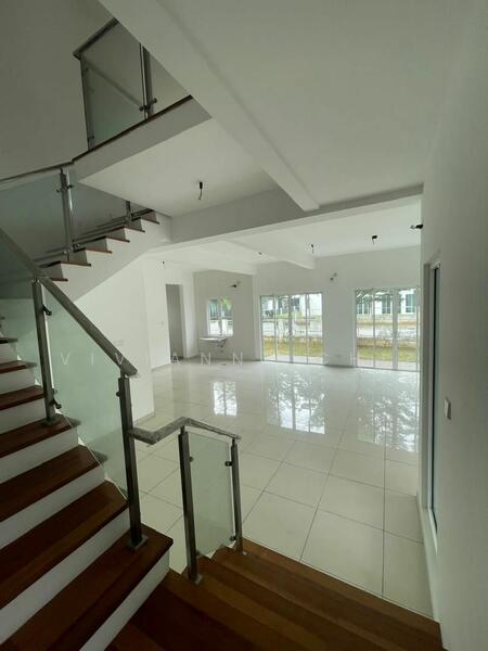 For Sale - Semi-Detached House at d'Laman Greenville