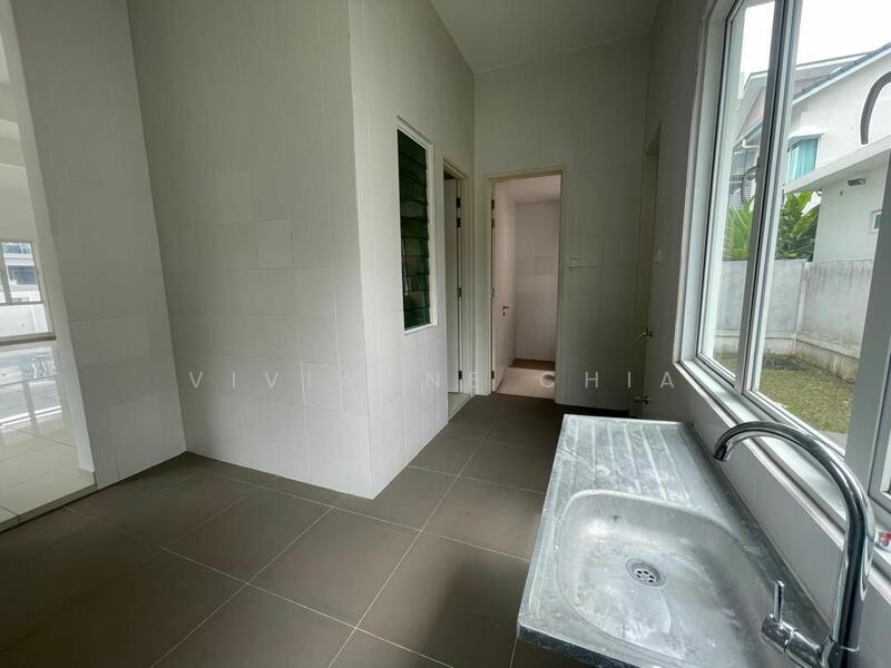 For Sale - Semi-Detached House at d'Laman Greenville