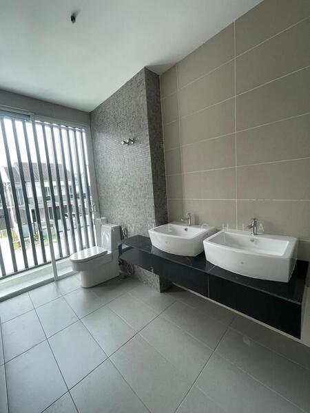 For Sale - Semi-Detached House at d'Laman Greenville