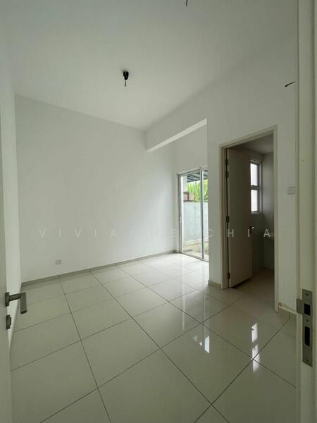 For Sale - Semi-Detached House at d'Laman Greenville