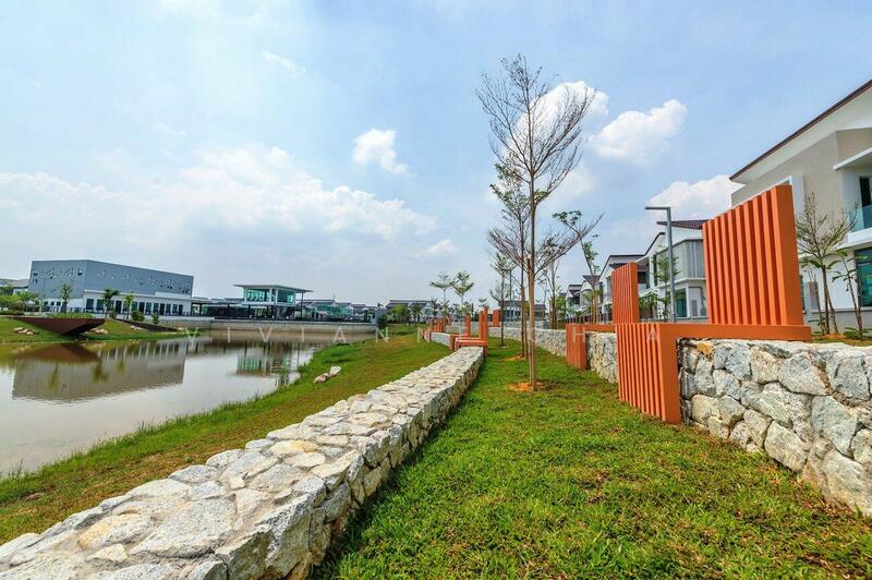 For Sale - Semi-Detached House at d'Laman Greenville