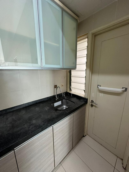 Untuk Disewa - Tiara Mutiara / The Crown