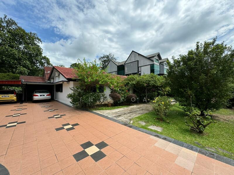 For Sale - ONE OF A KIND BUNGALOW | 16000SF | JESSELTON