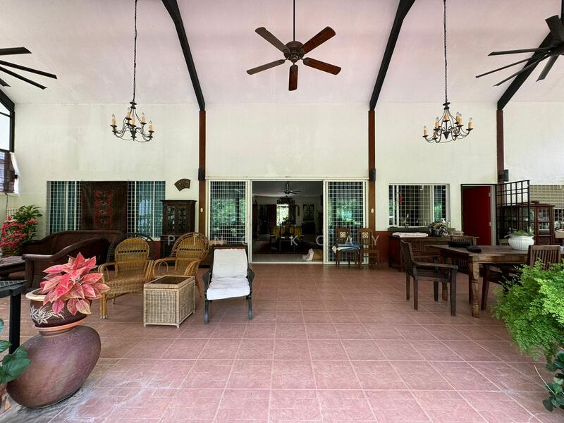 For Sale - ONE OF A KIND BUNGALOW | 16000SF | JESSELTON