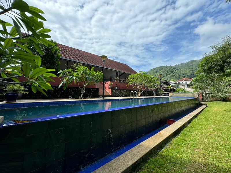 For Sale - ONE OF A KIND BUNGALOW | 16000SF | JESSELTON