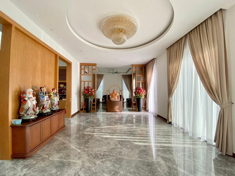 For Sale - 2.5 STY REBUILT BUNGALOW | 7750SF | JESSELTON