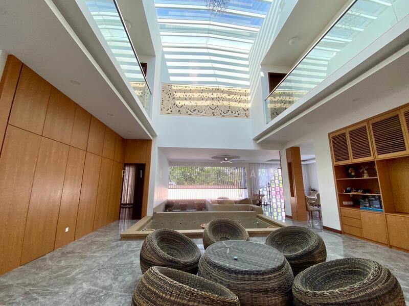 For Sale - 2.5 STY REBUILT BUNGALOW | 7750SF | JESSELTON