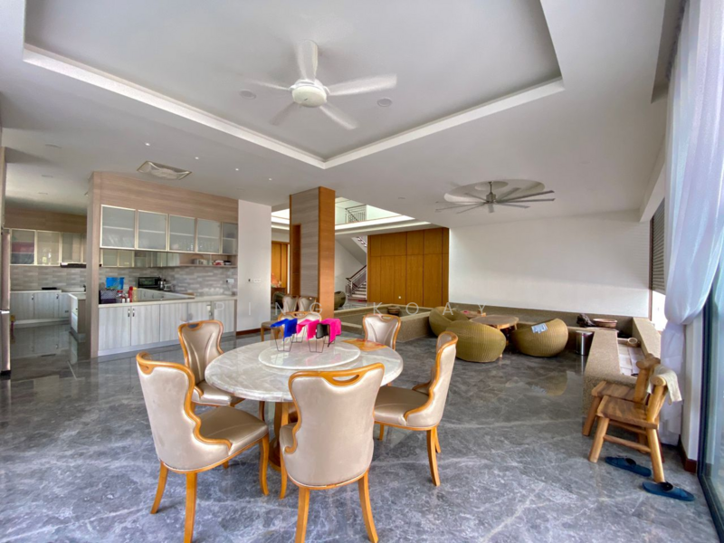 For Sale - 2.5 STY REBUILT BUNGALOW | 7750SF | JESSELTON