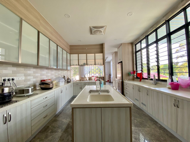 For Sale - 2.5 STY REBUILT BUNGALOW | 7750SF | JESSELTON