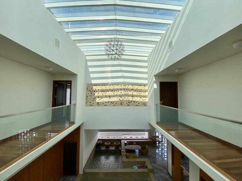 For Sale - 2.5 STY REBUILT BUNGALOW | 7750SF | JESSELTON