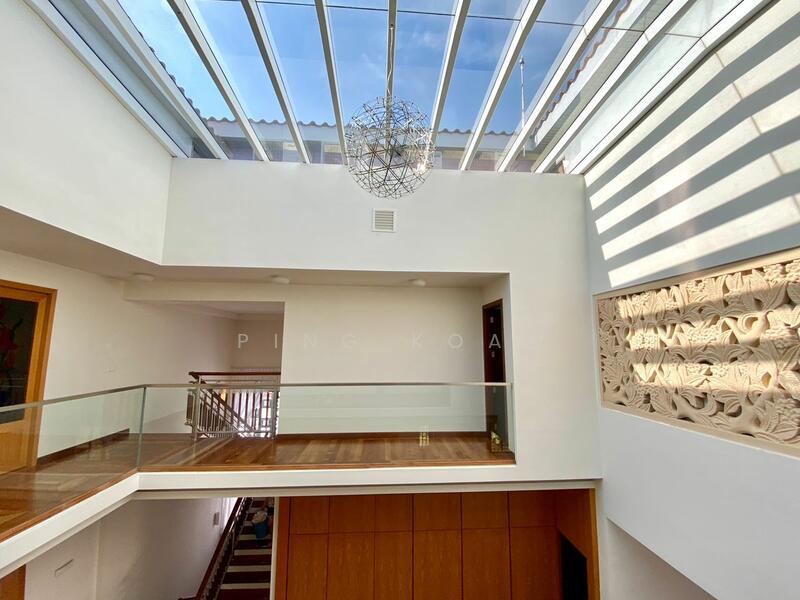 For Sale - 2.5 STY REBUILT BUNGALOW | 7750SF | JESSELTON