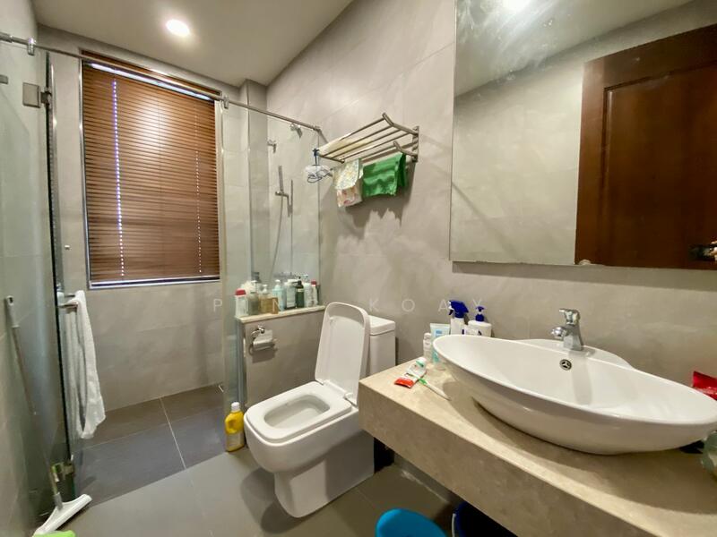 For Sale - 2.5 STY REBUILT BUNGALOW | 7750SF | JESSELTON