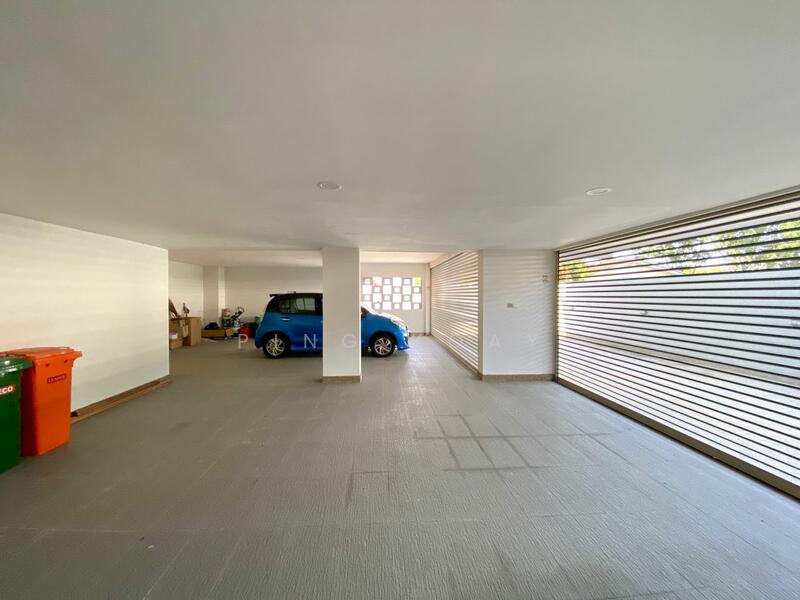 For Sale - 2.5 STY REBUILT BUNGALOW | 7750SF | JESSELTON