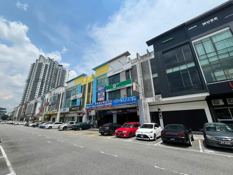 Untuk Dijual - Taman Setia Tropik @ Jalan Setia Tropika 3-Storey Shoplot For Sale