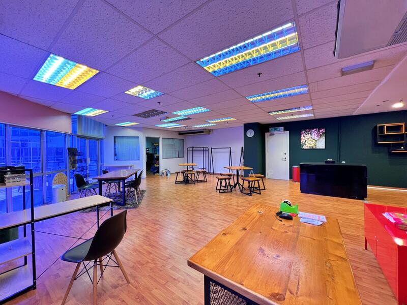 Untuk Disewa - Menara Uncang Emas