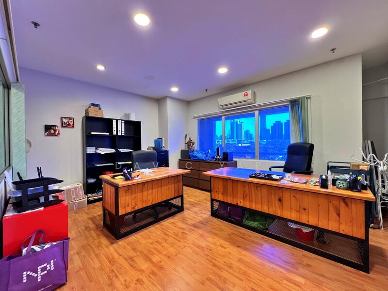 Untuk Disewa - Menara Uncang Emas