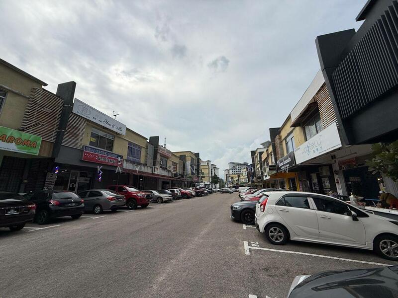 Untuk Dijual - Larkin Idaman 2 Storey Shop