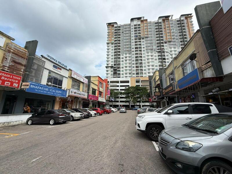 Untuk Dijual - Larkin Idaman 2 Storey Shop