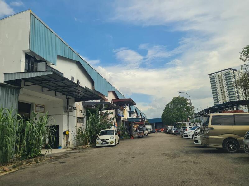 For Rent - Desa Plentong