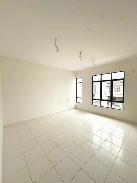 Untuk Dijual - Meridin East Meridins Easts