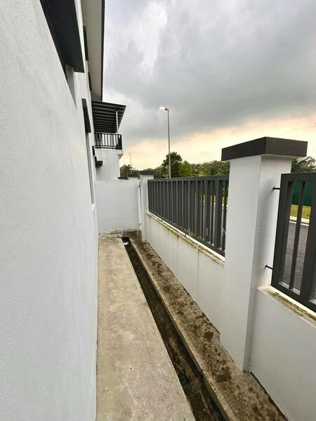 Untuk Dijual - Meridin East Meridins Easts