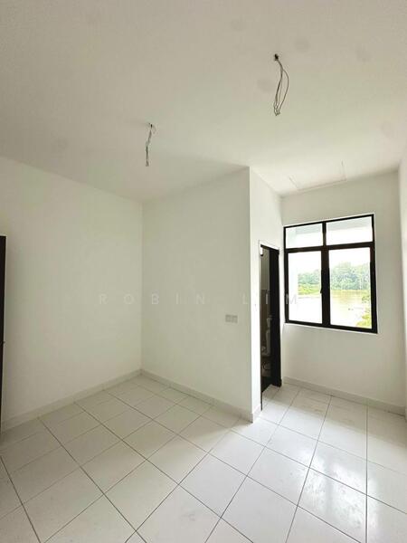 Untuk Dijual - Meridin East Meridins Easts