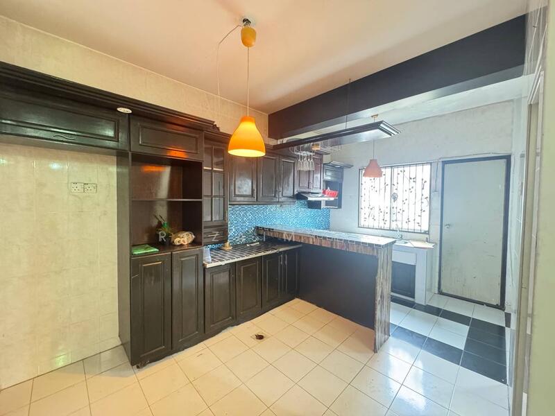 Untuk Dijual - [5Room + Freehold] 3 Storey House at Bukit Permata Sri Gombak